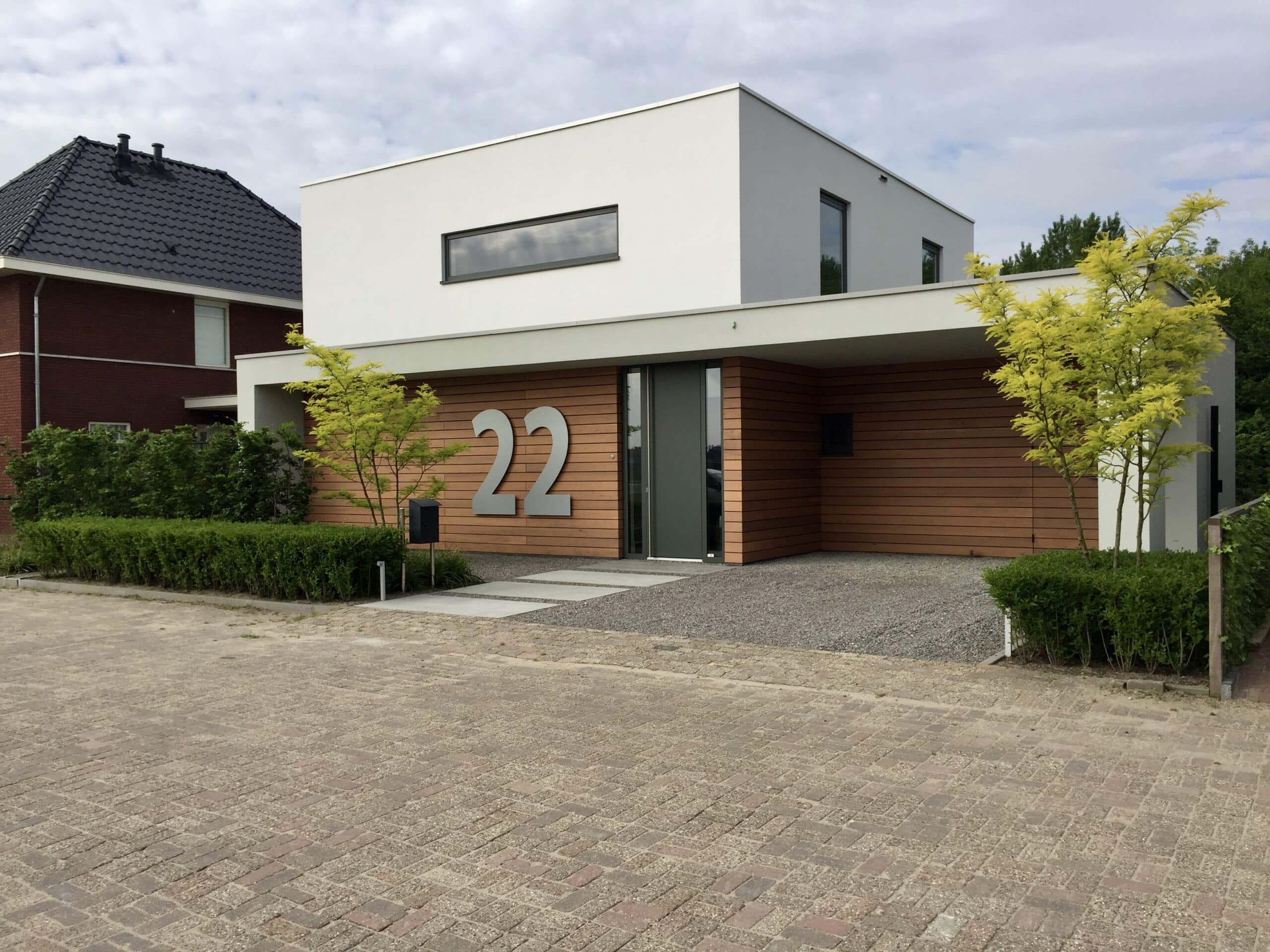 oprit_van_split_met_betonplaten_naar_de_voordeur